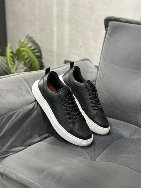 Sneaker em Couro Legítimo Casual Preto Canguru Store